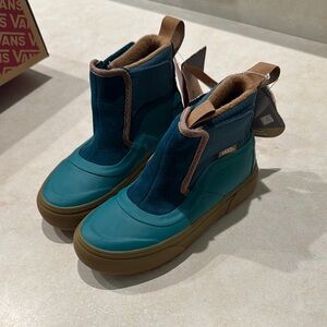 Vans Blue and Brown Suede Ankle Boots with Rubber Sole